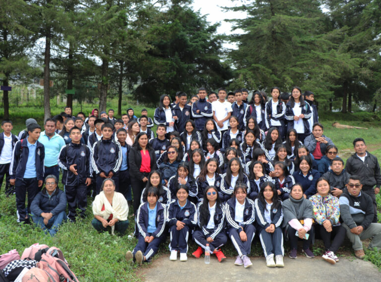 Jóvenes del Bachillerato Integral Comunitario (BIC) 02 Alotepec-2025
