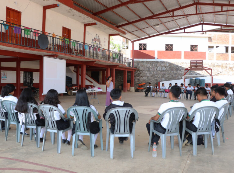 Derecho al acceso a la información con el Telebachillerato Comunitario #53 de Nativitas Coatlán