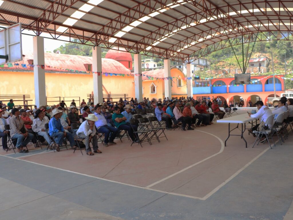 Asamblea Comunitaria en Santiago Atitlán Mixe